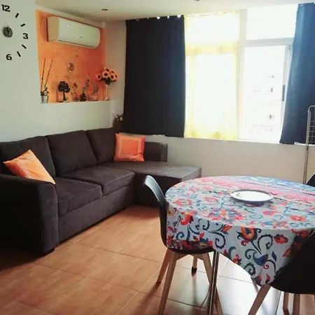 Daire - Sleeps 2 3 - Pool -